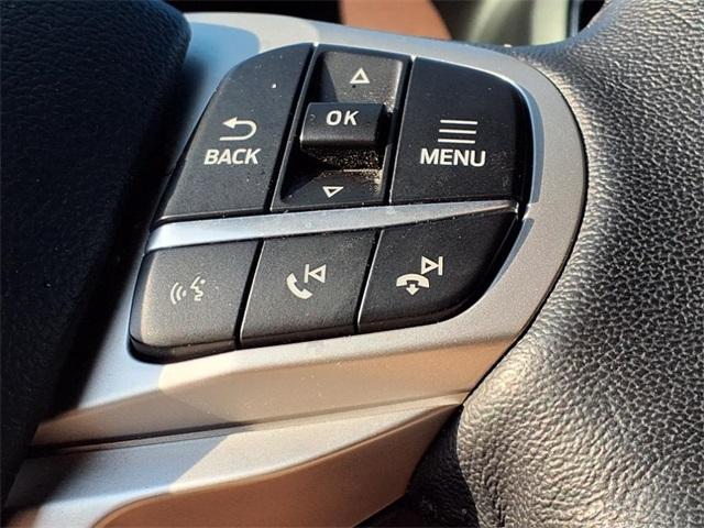 Photo of 2023 Iconic Silver Metallic Ford Explorer
