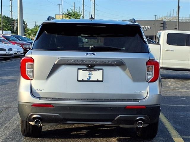 Photo of 2023 Iconic Silver Metallic Ford Explorer