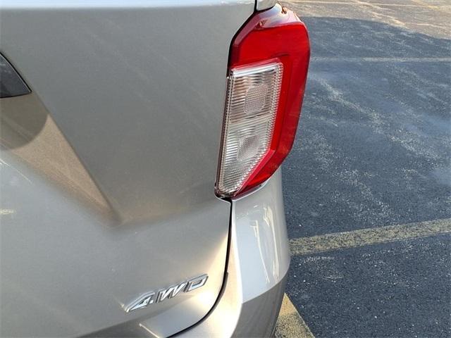 Photo of 2023 Iconic Silver Metallic Ford Explorer
