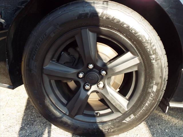 Photo of 2019 Black Ford Mustang