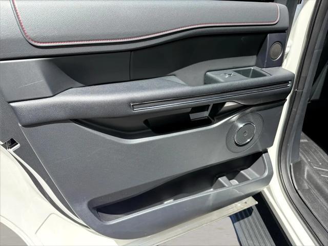 Photo of 2022 White Ford Expedition