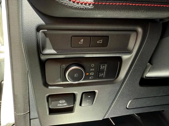 Photo of 2022 White Ford Expedition