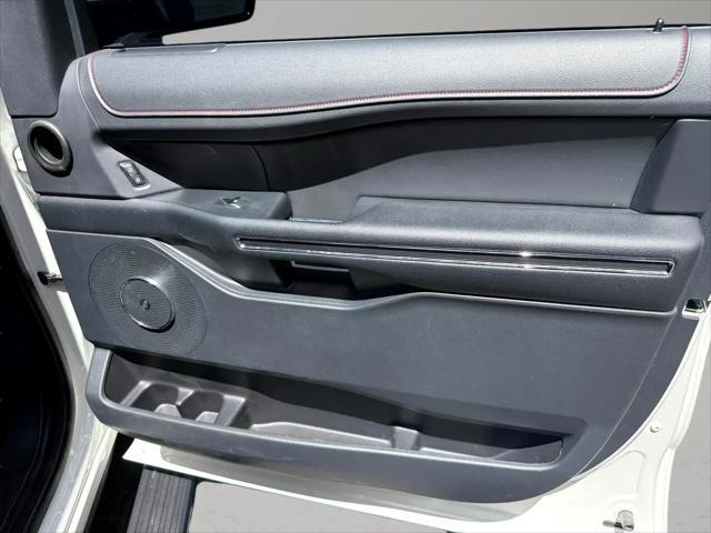 Photo of 2022 White Ford Expedition