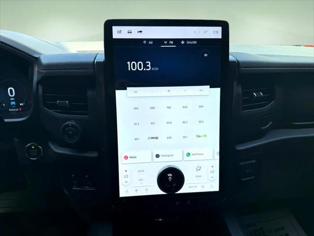 Photo of 2022 White Ford Expedition