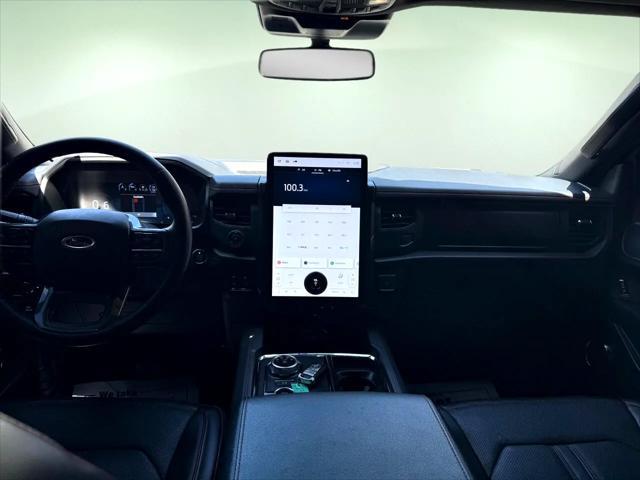 Photo of 2022 White Ford Expedition