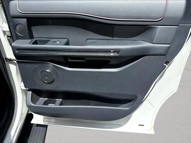 Photo of 2022 White Ford Expedition