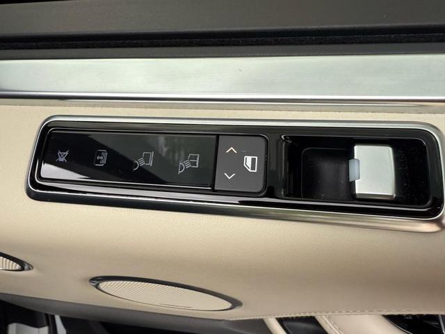 Photo of 2020 Black Land Rover Range Rover