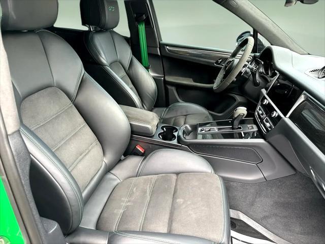 Photo of 2023 Green Porsche Macan