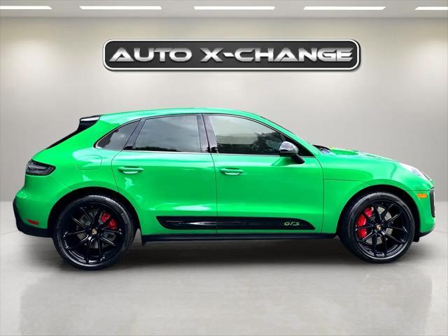 Photo of 2023 Green Porsche Macan