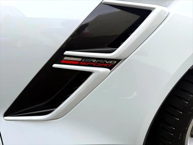 Photo of 2019 White Chevrolet Corvette
