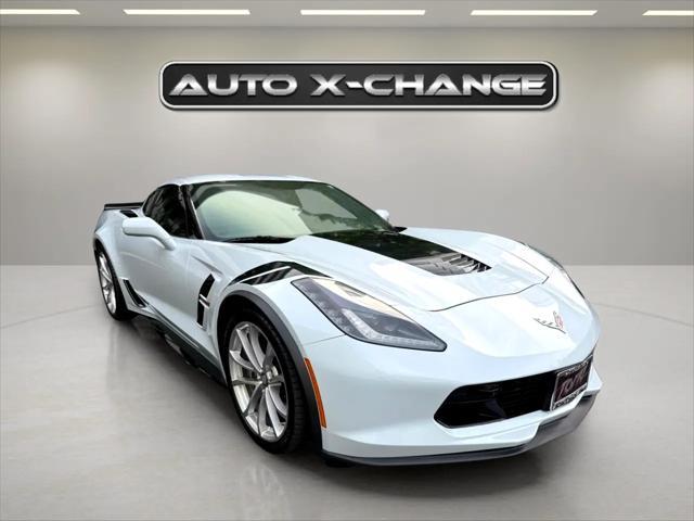 Photo of 2019 White Chevrolet Corvette