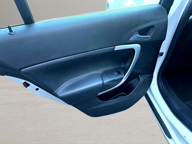Photo of 2016 White Buick Regal