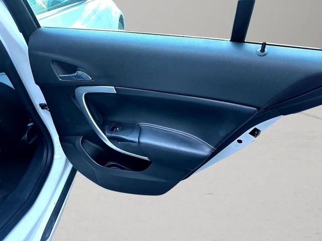 Photo of 2016 White Buick Regal