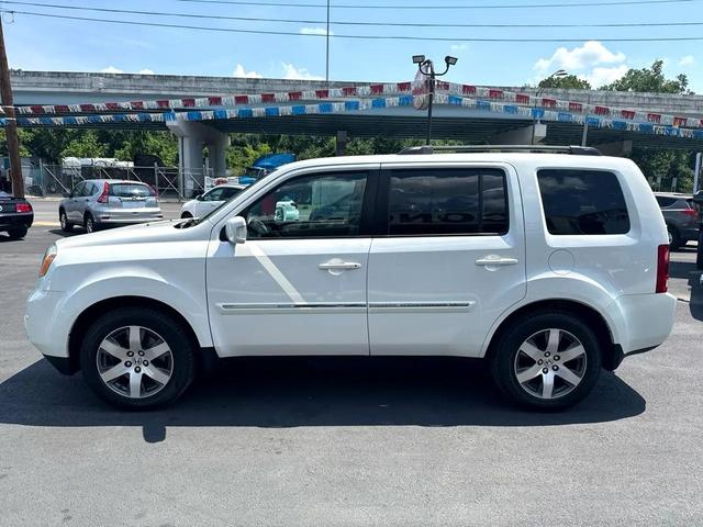 Photo of 2013 White Honda Pilot
