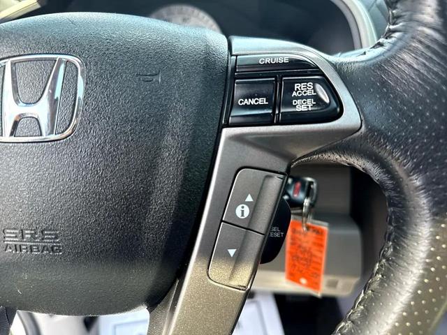 Photo of 2013 White Honda Pilot