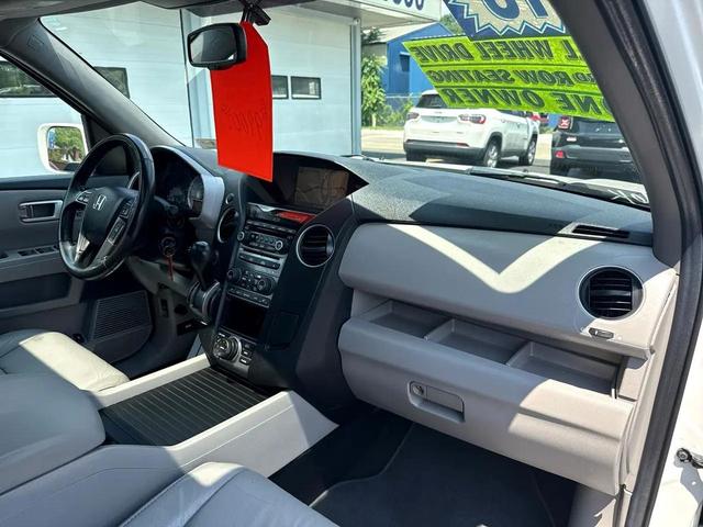Photo of 2013 White Honda Pilot
