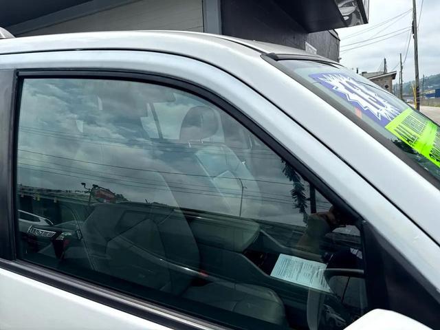 Photo of 2013 White Honda Pilot