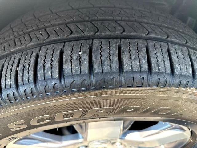 Photo of 2013 White Honda Pilot
