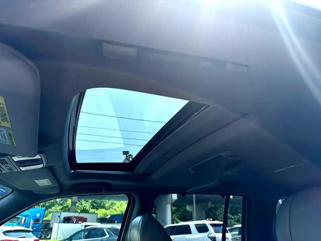 Photo of 2013 White Honda Pilot