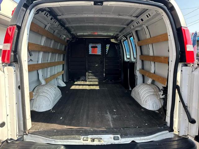 Photo of 2018 White GMC Savana 2500
