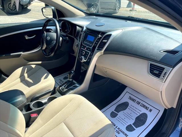 Photo of 2016 Blue Hyundai Elantra GT