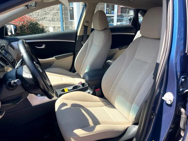 Photo of 2016 Blue Hyundai Elantra GT