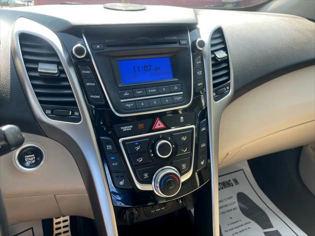 Photo of 2016 Blue Hyundai Elantra GT