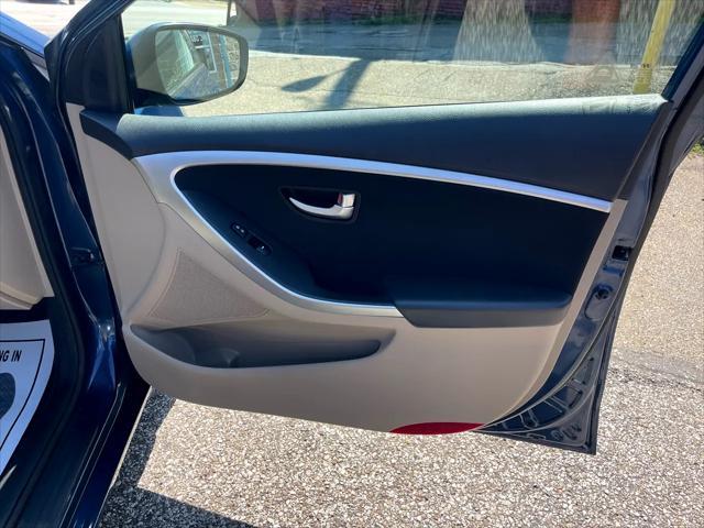 Photo of 2016 Blue Hyundai Elantra GT