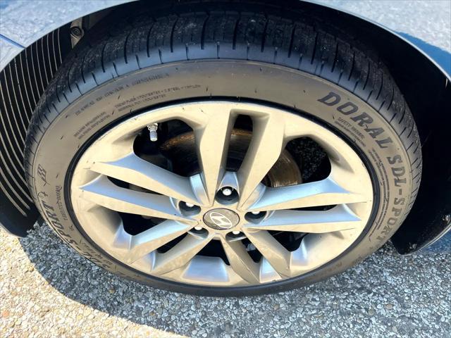 Photo of 2016 Blue Hyundai Elantra GT