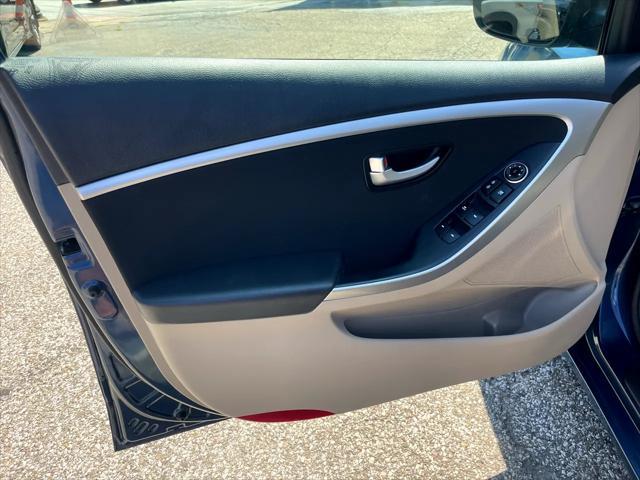 Photo of 2016 Blue Hyundai Elantra GT