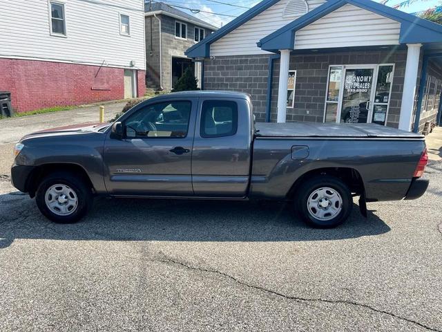 Photo of 2014 Charcoal Toyota Tacoma