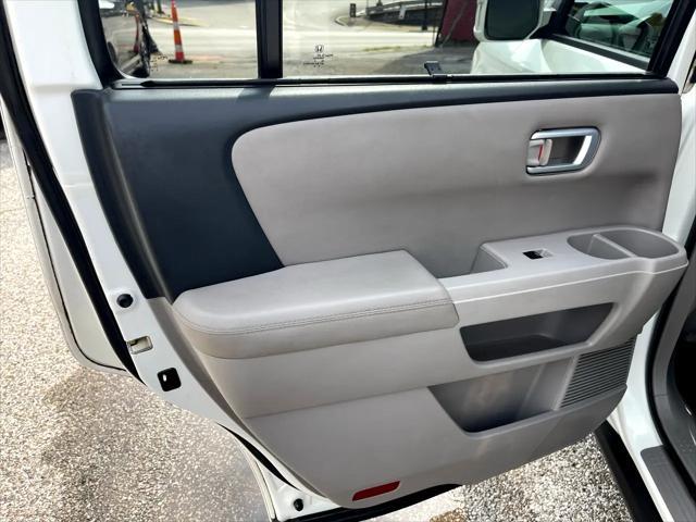 Photo of 2012 White Honda Pilot