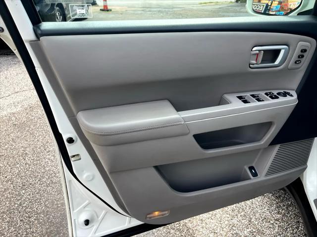 Photo of 2012 White Honda Pilot