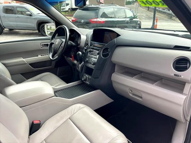 Photo of 2012 White Honda Pilot