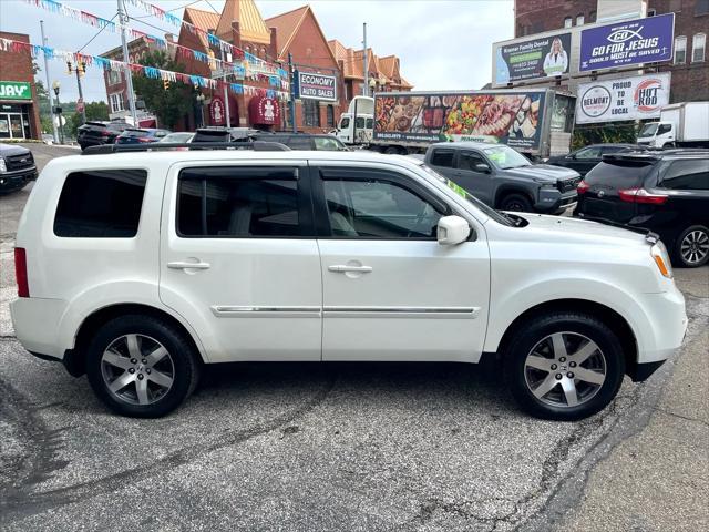 Photo of 2012 White Honda Pilot