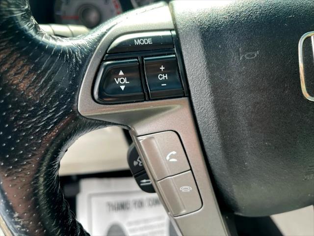 Photo of 2012 White Honda Pilot
