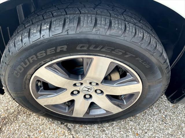 Photo of 2012 White Honda Pilot