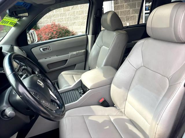 Photo of 2012 White Honda Pilot