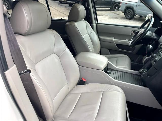 Photo of 2012 White Honda Pilot