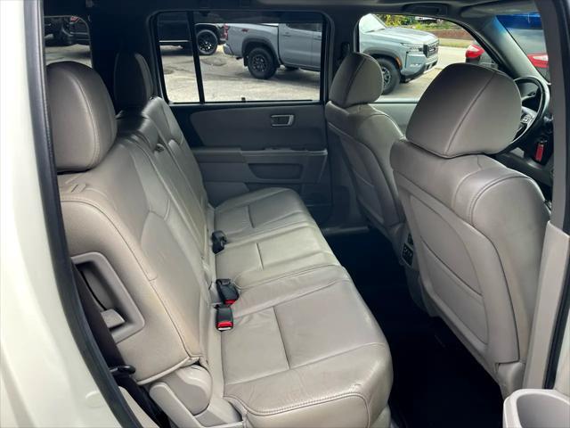 Photo of 2012 White Honda Pilot