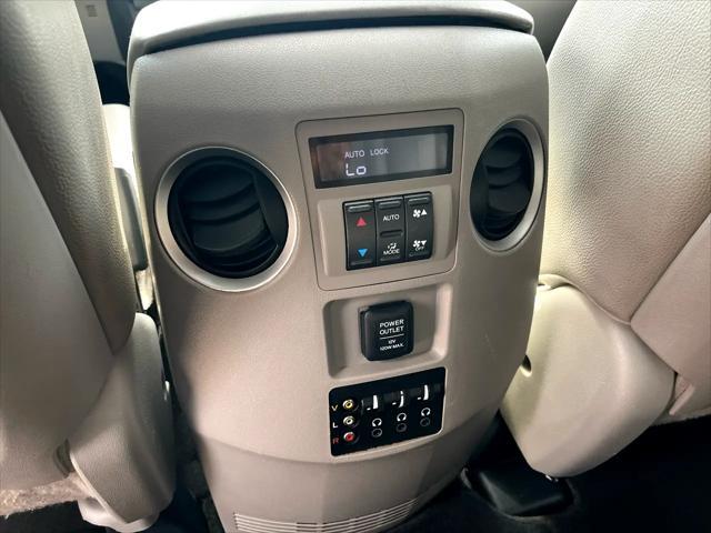 Photo of 2012 White Honda Pilot