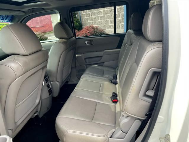 Photo of 2012 White Honda Pilot
