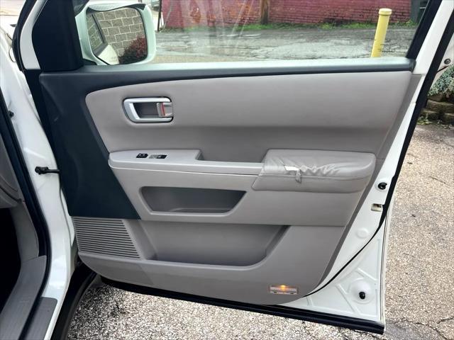 Photo of 2012 White Honda Pilot