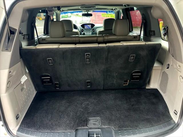 Photo of 2012 White Honda Pilot
