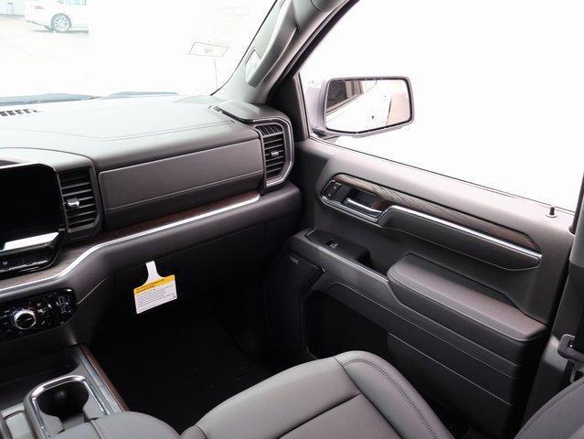 Photo of 2025 Summit White GMC Sierra 1500