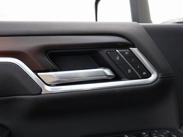 Photo of 2025 White Frost Tri-Coat GMC Sierra 2500