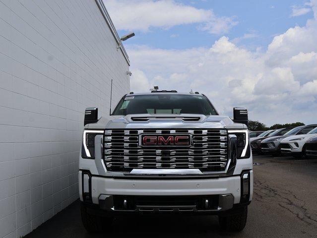 Photo of 2025 White Frost Tri-Coat GMC Sierra 2500