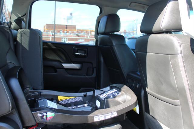 Photo of 2018 Deep Ocean Blue Metallic Chevrolet Silverado 2500