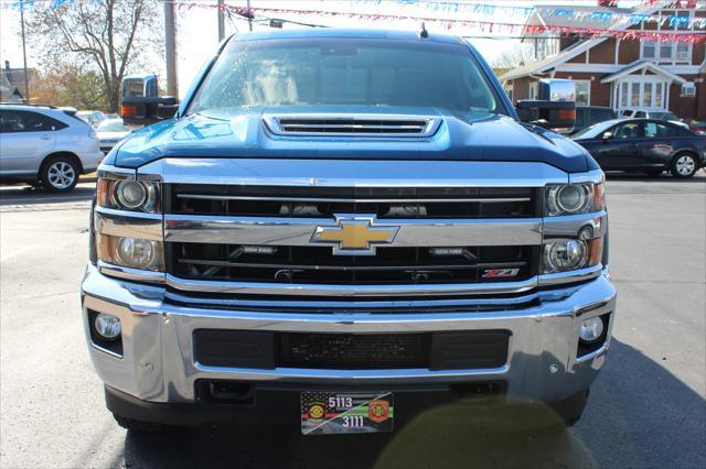 Photo of 2018 Deep Ocean Blue Metallic Chevrolet Silverado 2500