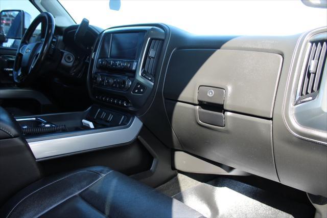 Photo of 2018 Deep Ocean Blue Metallic Chevrolet Silverado 2500